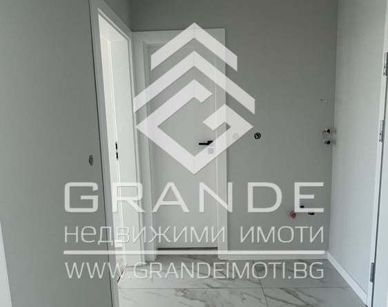 Двустаен полуобзаведен апартамент /Паркомясто/-0