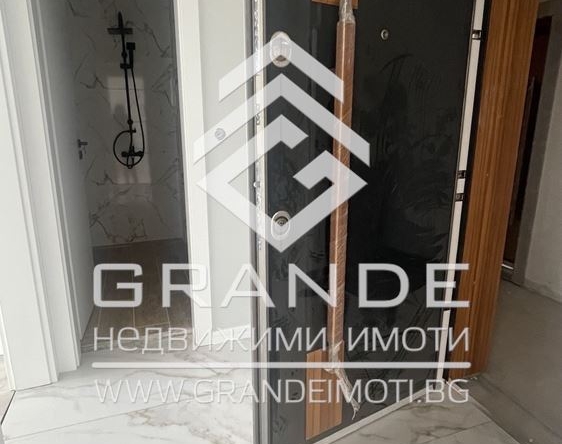 Двустаен полуобзаведен апартамент /Паркомясто/-0